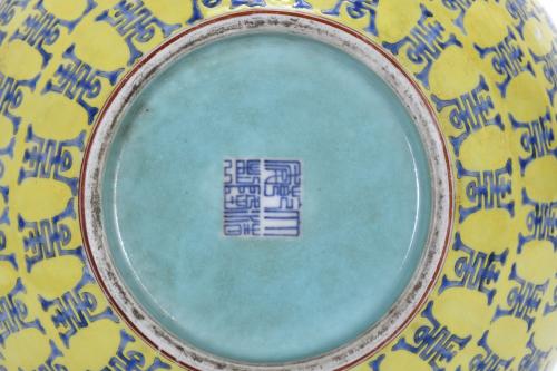 CHINESE VASE, 20TH CENTURY.