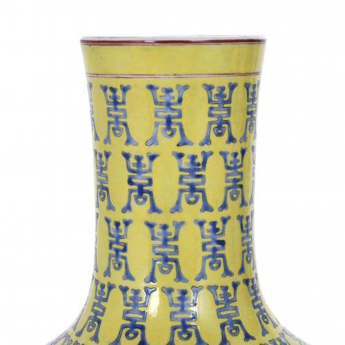 CHINESE VASE, 20TH CENTURY.