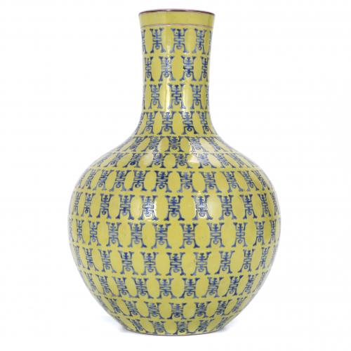 CHINESE VASE, 20TH CENTURY.