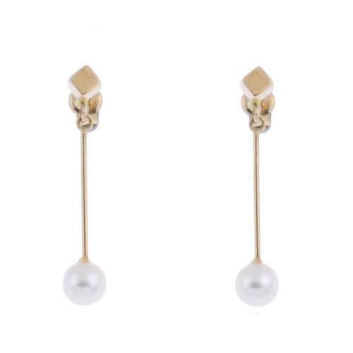 LONG EARRINGS WITH PEARL.