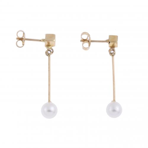 LONG EARRINGS WITH PEARL.