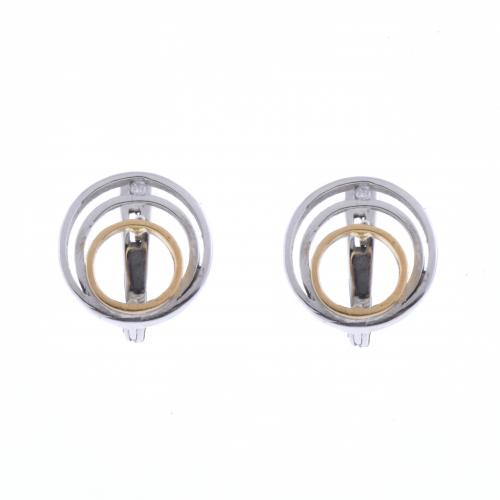 EARRINGS WITH THREE TWO-TONE HOOPS.