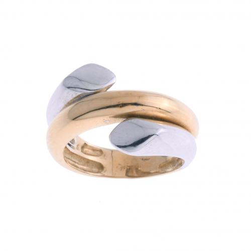 SPIRAL-SHAPED TWO-TONE RING.