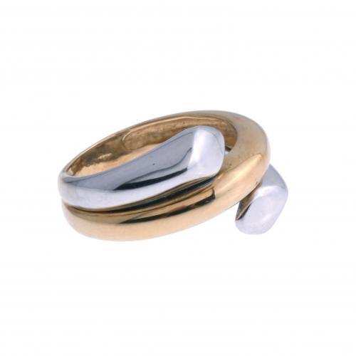 SPIRAL-SHAPED TWO-TONE RING.
