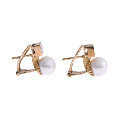 YOU AND ME EARRINGS WITH DIAMOND AND PEARL.