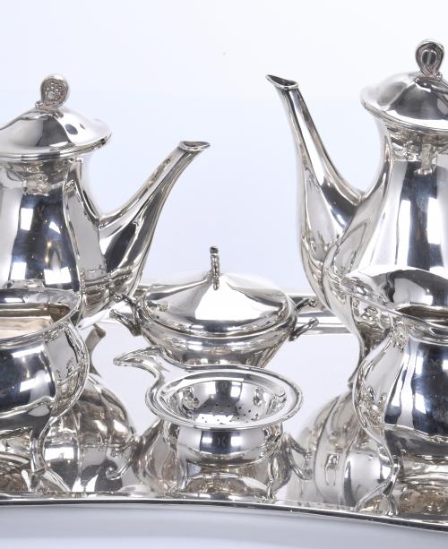 JUEGO DE TÉ Y CAFÉ ESPAÑOL EN PLATA, SIGLO XX. 