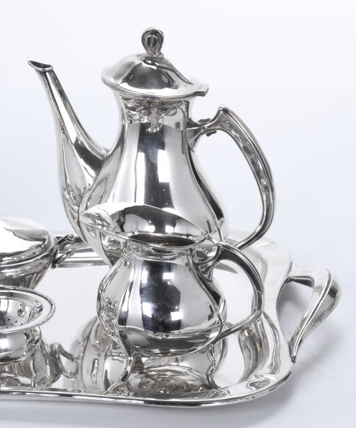 JUEGO DE TÉ Y CAFÉ ESPAÑOL EN PLATA, SIGLO XX. 