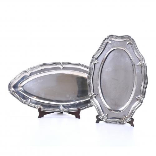 PAIR OF SILVER TRAYS, CIRCA 1970. 