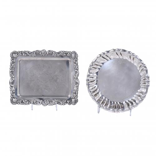 PAIR OF SMALL SILVER TRAYS, 20TH CENTURY. 