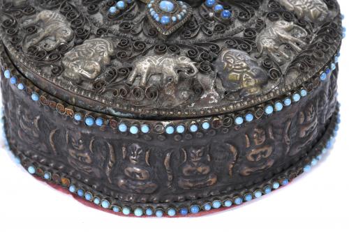 TIBETAN JEWELLERY BOX, 19TH CENTURY. 