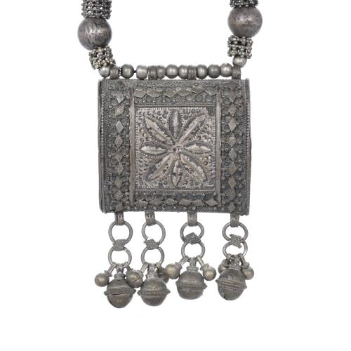 HIRZ. BEDOUIN PRAYER NECKLACE-BOX, 19TH CENTURY. 