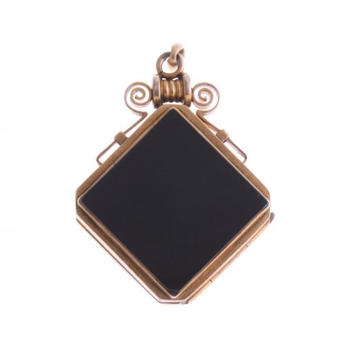 PICTURE FRAME PENDANT, EARLY 20TH CENTURY.