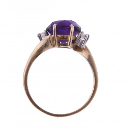 RING WITH AMETHYST.