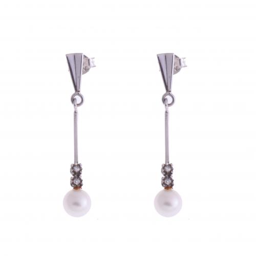 PEARL LONG EARRINGS.