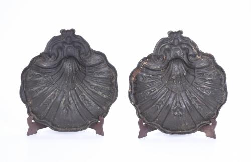 DECORATIVE CAST IRON SHELL, 20TH CENTURY. 