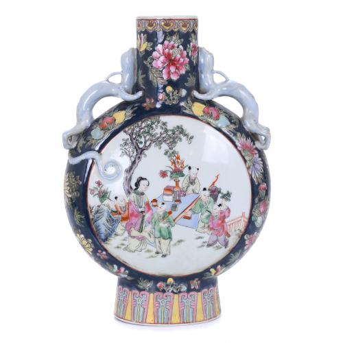 ROSE FAMILY PILGRIM BOTTLE, 20TH CENTURY.