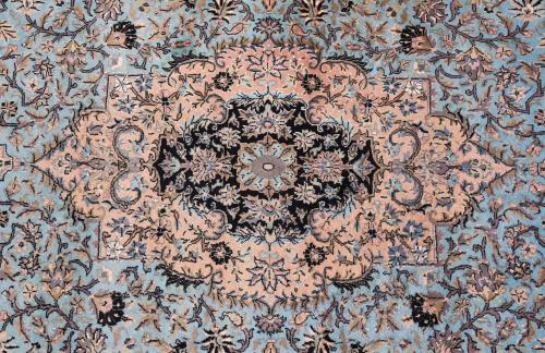 ALFOMBRA IRANÍ EN TONOS AZULES, SIGLO XX. 