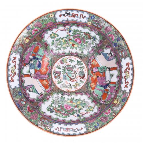 LARGE CHINESE BOWL IN CANTON PORCELAIN, EARLY 20TH CENTURY.