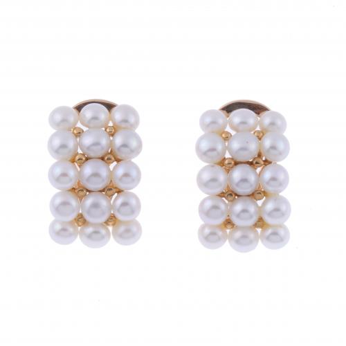 EARRINGS WITH PEARLS.