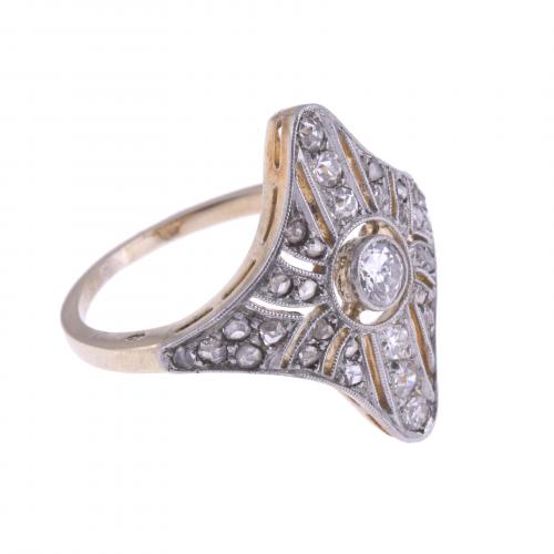 ART DECO DIAMONDS SHUTTLE RING.