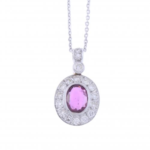 COLGANTE ROSETÓN CON DIAMANTES Y RUBÍ.