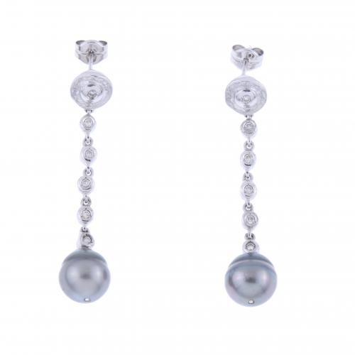 PENDIENTES LARGOS CON DIAMANTES Y PERLA THAITÍ.