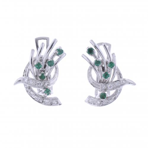PENDIENTES LAZO CON DIAMANTES Y ESMERALDA.
