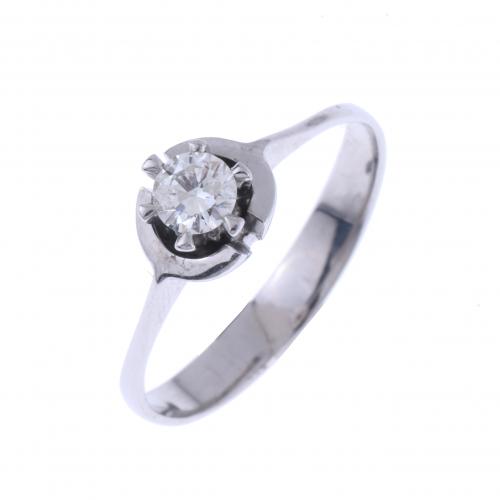 DIAMONDS SOLITAIRE RING.