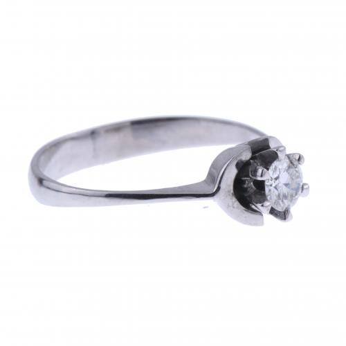 DIAMONDS SOLITAIRE RING.