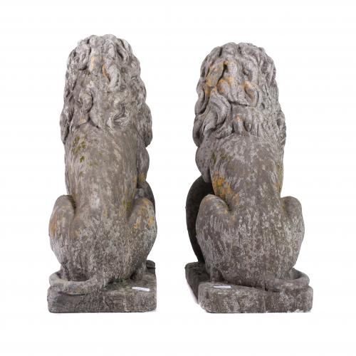PAREJA DE FIGURAS DE JARDÍN EN FORMA DE LEÓN, SIGLO XX. 