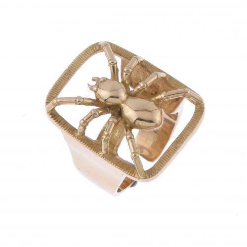 GRAN ANILLO CON ARAÑA.