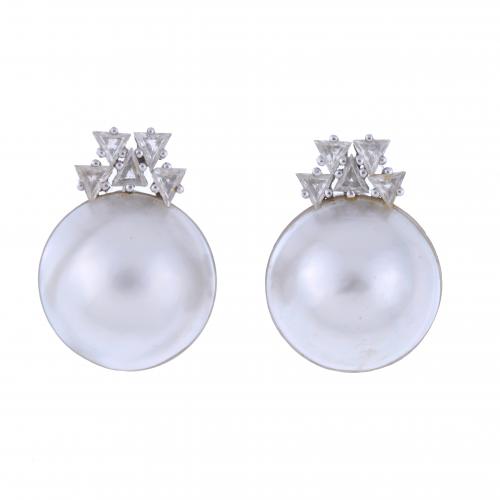 EARRINGS WITH MABÉ PEARL AND DIAMONDS.