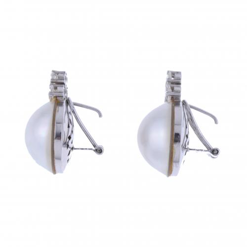 EARRINGS WITH MABÉ PEARL AND DIAMONDS.