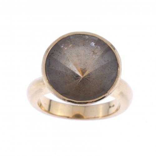 RING WITH ROUND QUARTZ.