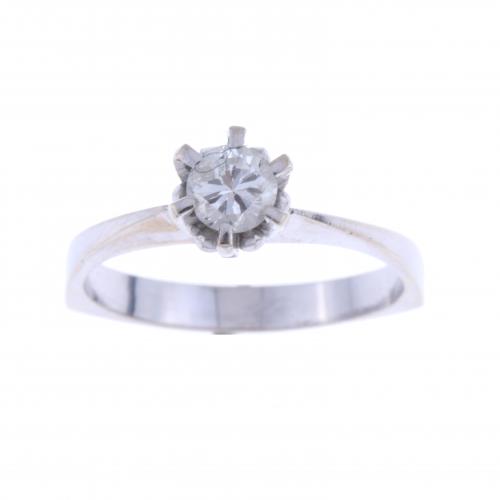 DIAMOND SOLITAIRE RING.