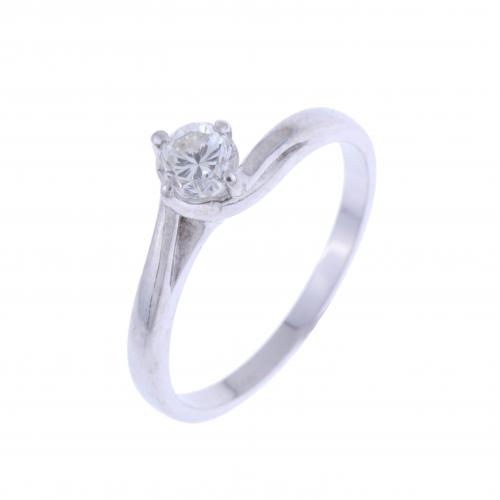 DIAMOND SOLITAIRE RING.