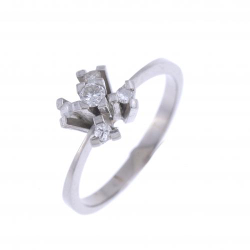 DIAMONDS RING.