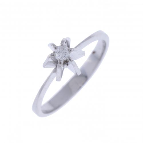 DIAMOND SOLITAIRE RING.