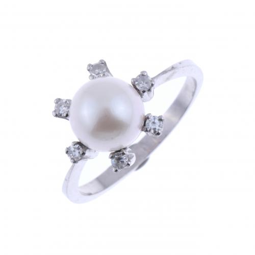 DIAMONDS AND PEARL ROSETTE RING.