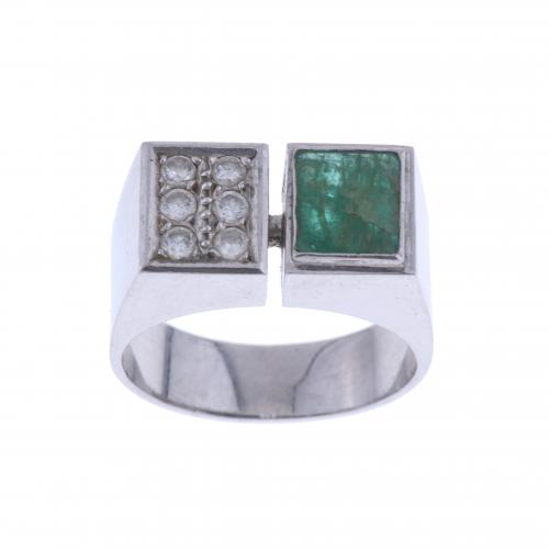 SIGNET RING WITH DIAMONDS AND EMERALD.