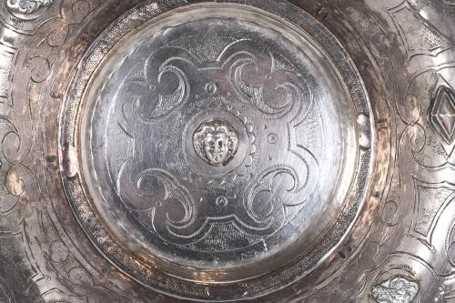 CIRCLE OF GARCÍA DE SAHAGÚN (1551-1617). SILVER SPOUTED PIT