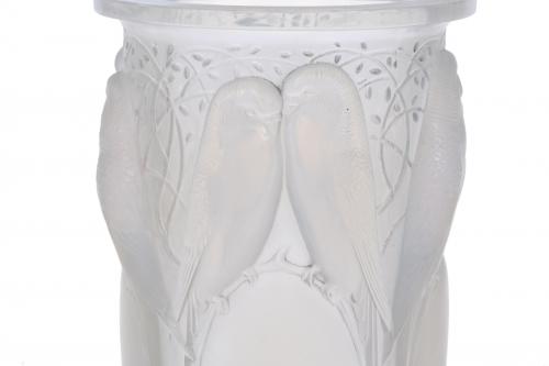 RENÉ LALIQUE (1860-1945)  VASE, EARLY 20TH CENTURY.
