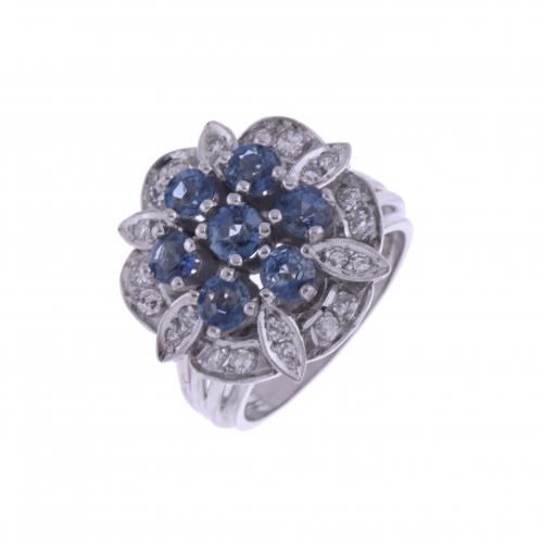 LARGE FLORAL RING WITH SAPPHIRES AND DIAMONDS.