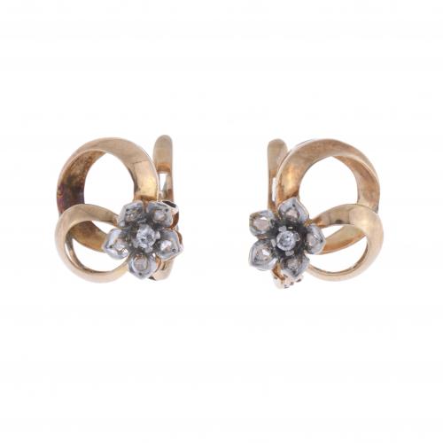 MODERNIST FLORAL EARRINGS.