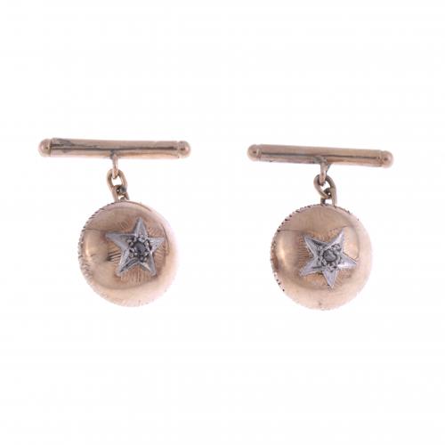 ELIZABETHAN CUFFLINKS.