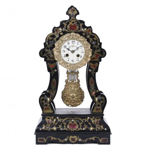 TABLE CLOCK WITH BOULLE-STYLE MARQUETRY, 20TH CENTURY.