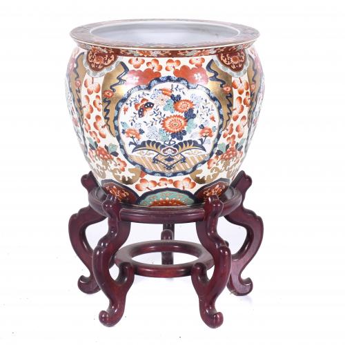 CHINESE FISHBOWL WITH STAND, 20TH CENTURY. 