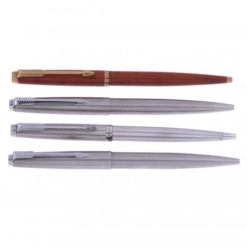 PARKER. LEATHER CASE WITH FOUR PENS. 