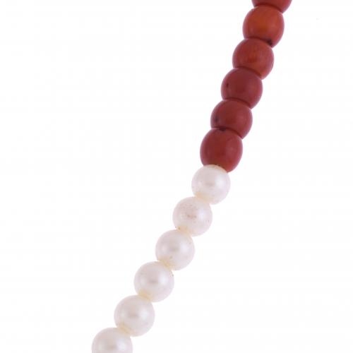 PEARLS AND CORAL LONG NECKLACE.