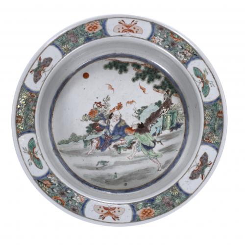 LARGE CHINESE BOWL IN GREEN FAMILY PORCELAIN, LATE 19TH CENTURY.